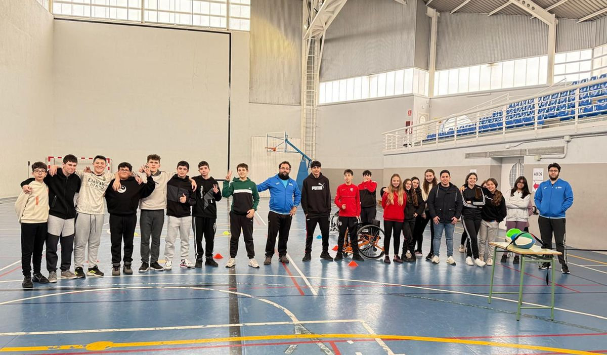 Taller de sensibilización con el deporte inclusivo de los alumnos del instituto Calisto y Melibea de Santa Marta