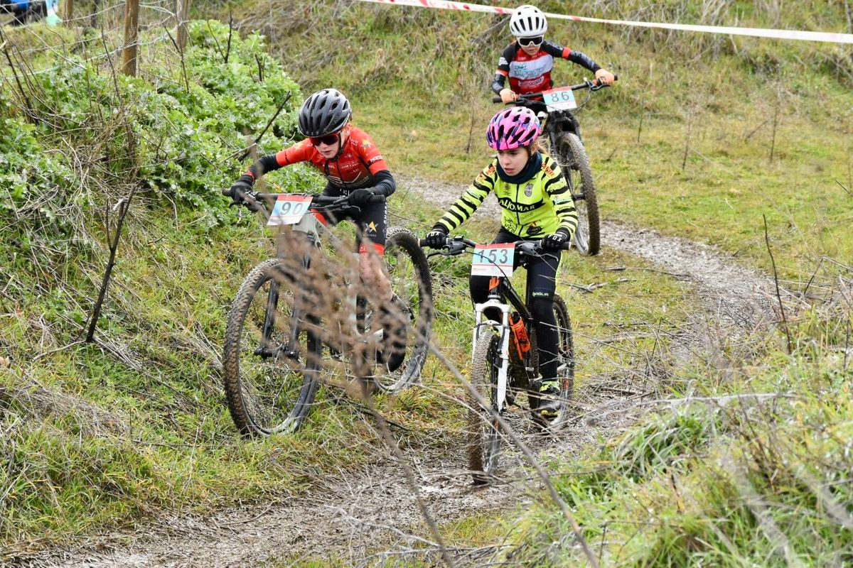 VÍDEO y FOTOS | Guijuelo vibra con el ciclismo escolar 