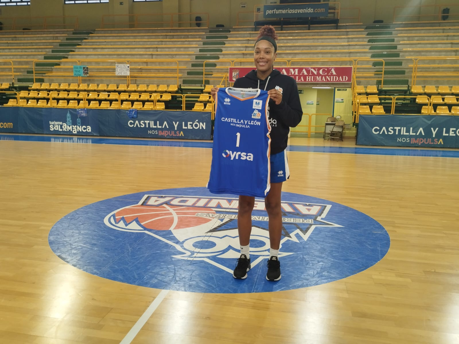 Recio recuerda que Würzburg ha tenido ocho llenos y Calhoun ve un buen momento para que el Perfumerías Avenida gane la Copa