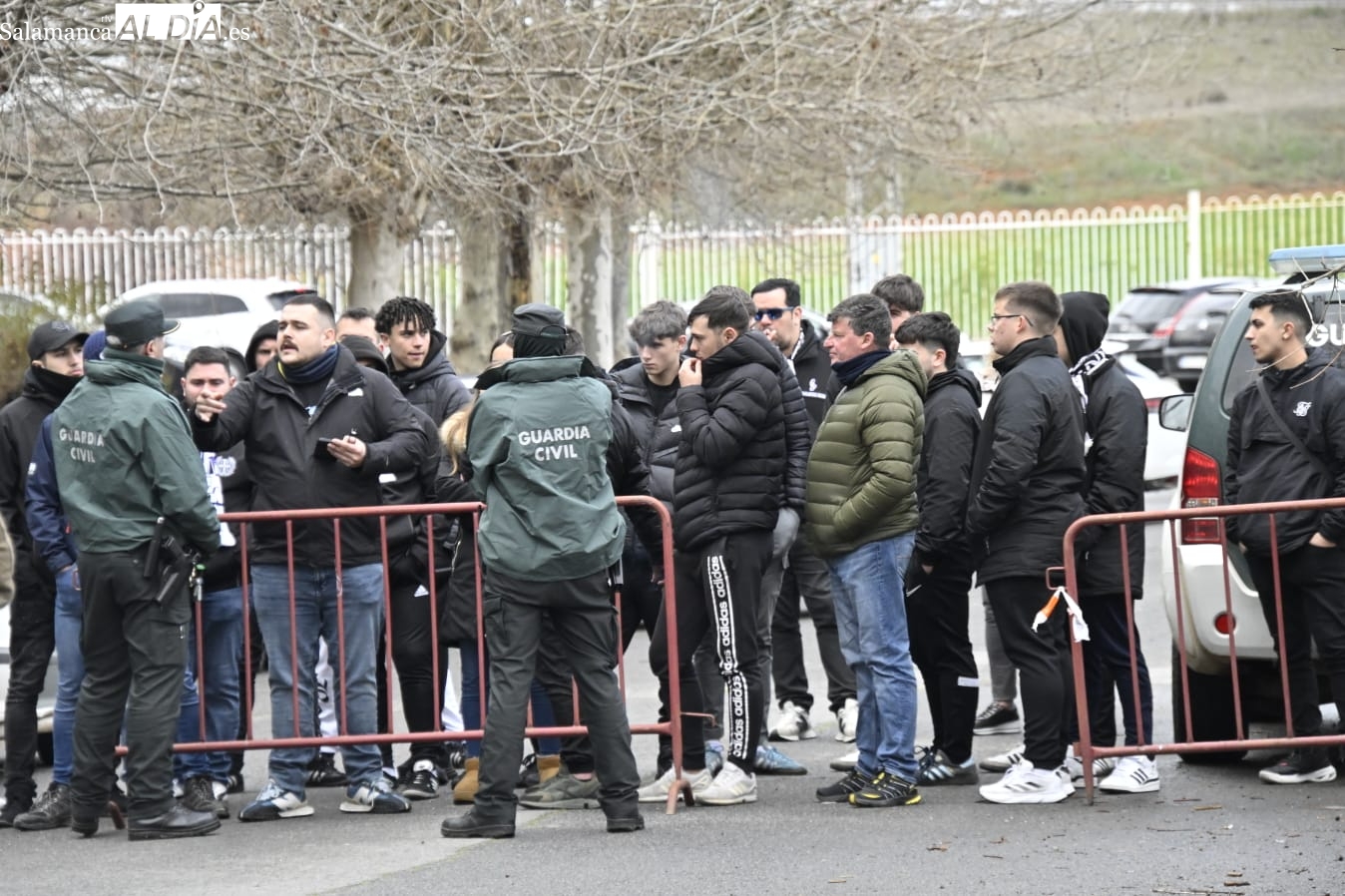 Nueva visita de aficionados del Salamanca UDS a los vestuarios: uno de ellos entra al Helmántico para hablar con Rafa Dueñas