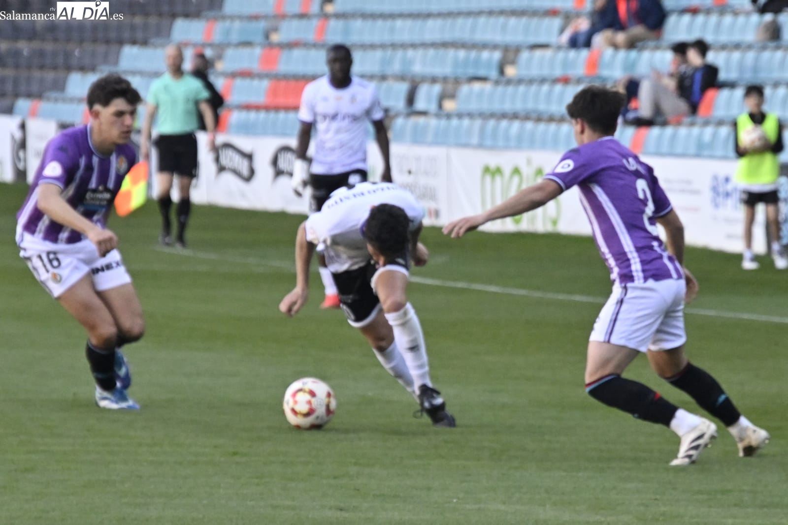 FOTOS | El Salamanca UDS no levanta cabeza contra el Valladolid Promesas y Dueñas suma un nuevo fiasco perdiendo en el 94 (1-2)