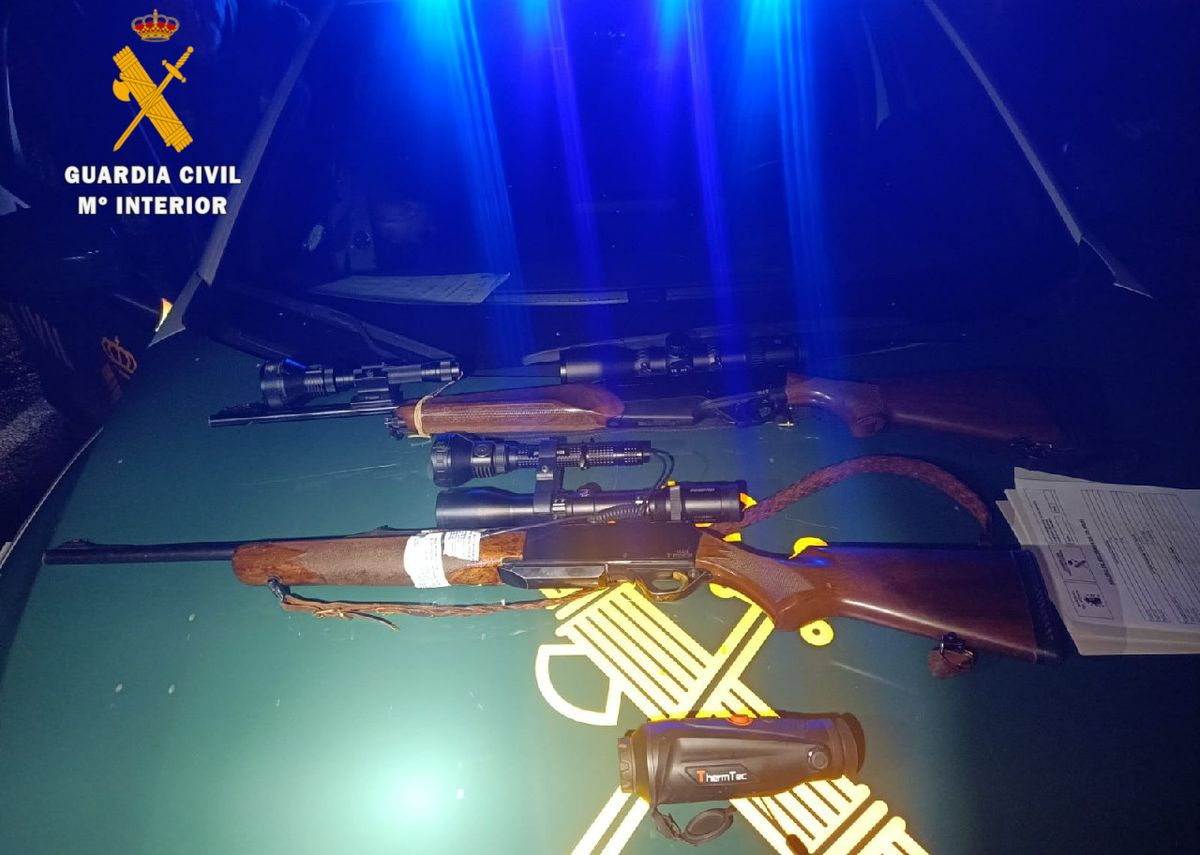 Sorprenden a dos cazadores furtivos con rifles y un visor térmico en plena noche en Monsagro