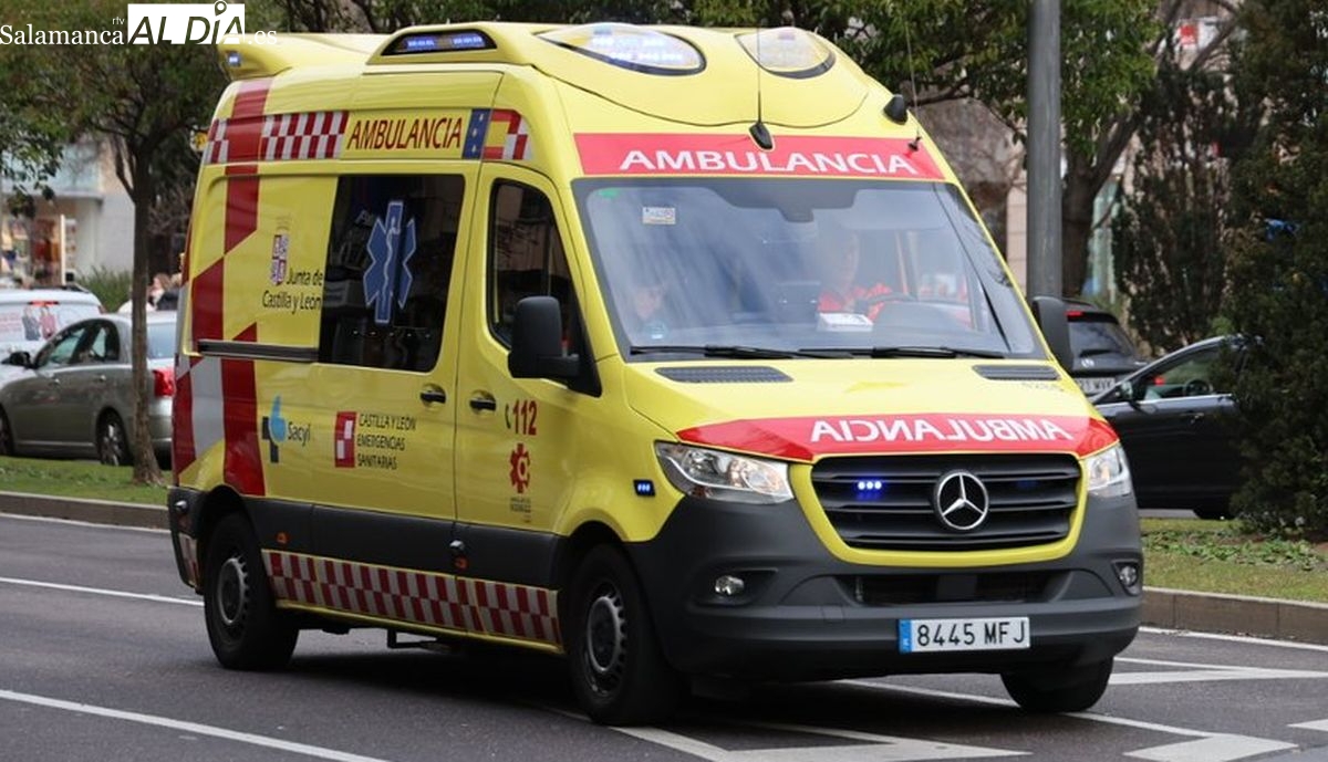 Susto en la urbanización La Fontana por un fuerte choque de dos vehículos que deja un herido