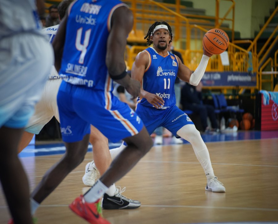 Triunfo mascado con calma del Avenida Xoborg en Lugo (65-75)