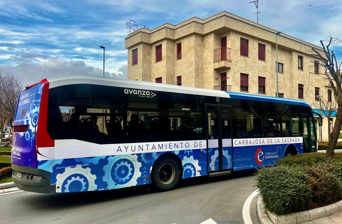 La nueva imagen de los autobuses metropolitanos que ha sorprendido a los vecinos de Carbajosa 