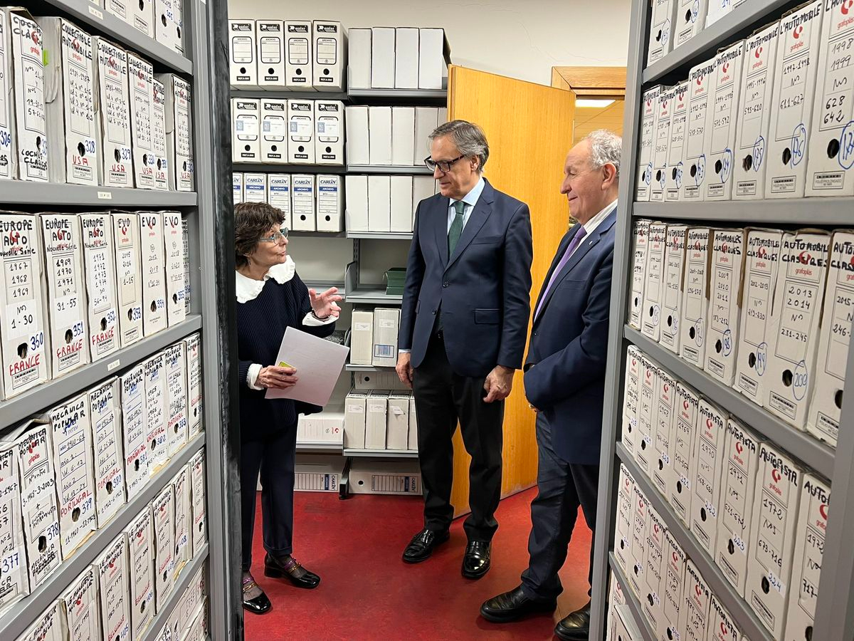 Carbayo preside la donación del fondo documental de D. Ramón Roca Maseda al MHAS