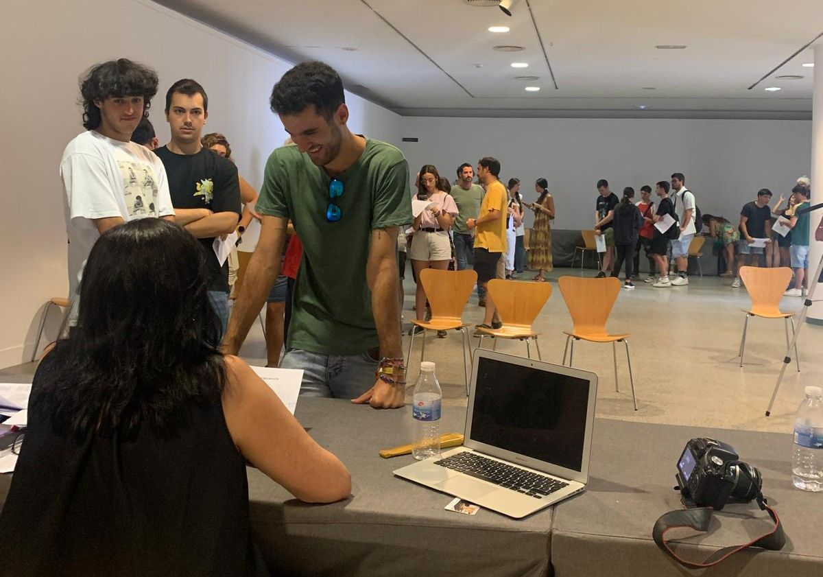 Buscan en Salamanca 120 figurantes para el nuevo largometraje de Pablo Moreno, Las locas del obelisco