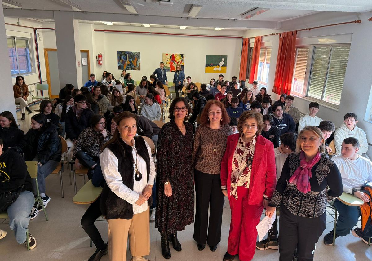 Santa Marta aborda la problemática de suicidio en un coloquio con alumnos del instituto Calisto y Melibea