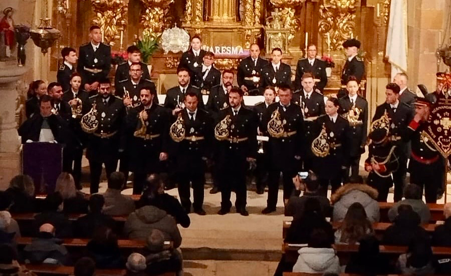 Ovaciones para la Banda de Cornetas y Tambores en una exitosa actuación en el VI Certamen Nacional Sones de Oración de Segovia