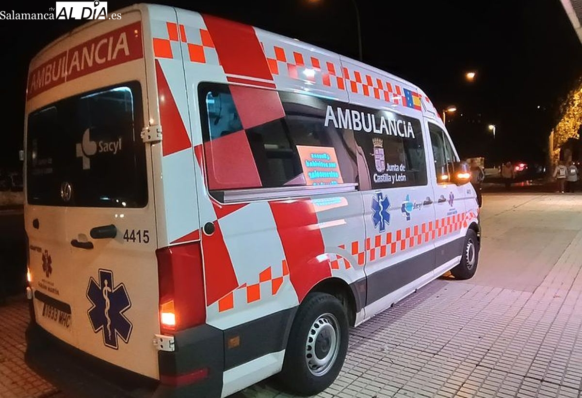Evacuado al Hospital de Salamanca un motorista tras quedar inconsciente por una colisión en la calle Greco