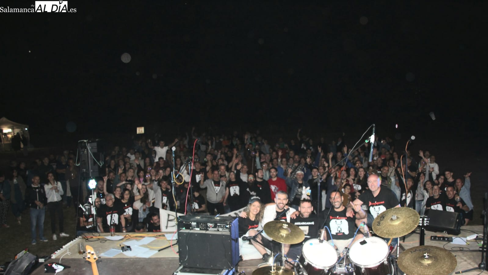 Galinduste celebra el Carnaval con una fiesta de disfraces y un concierto de rock