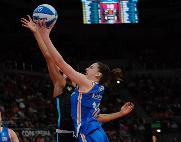 MVP Iyana da el pase a semifinales de Copa de la Reina al Perfumerías Avenida con una canasta en el último segundo (66-64)