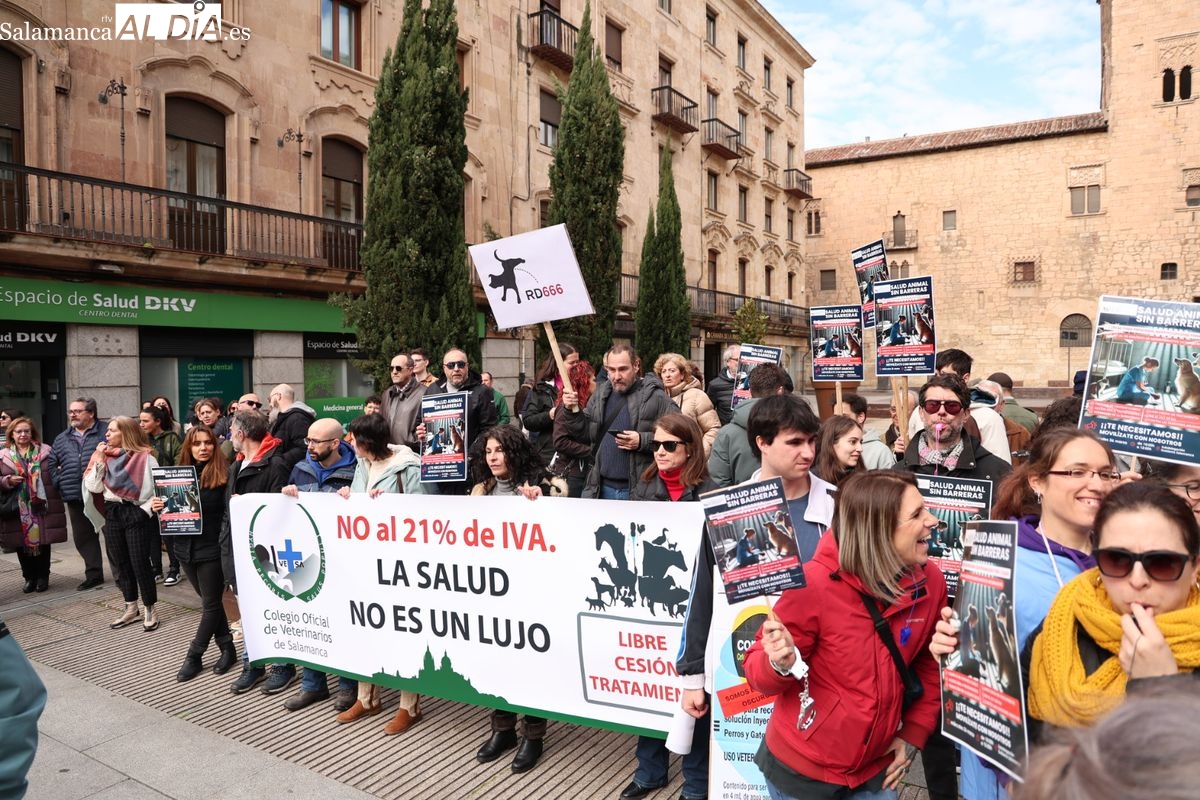 FOTOS y VÍDEO | Profesionales de Salamanca se manifiestan contra la normativa del medicamento veterinario