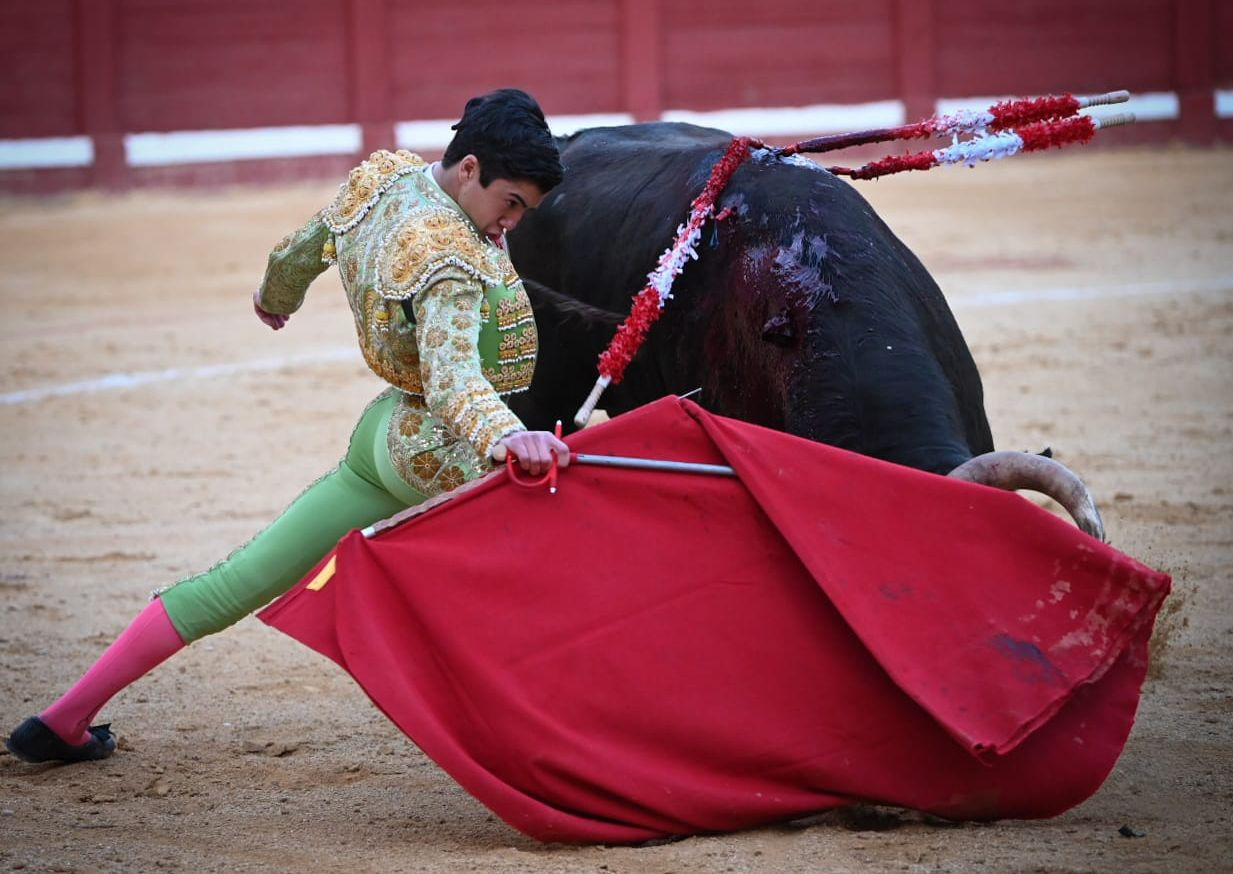 Marco Pérez pincha un triunfo rotundo en tarde de Puerta Grande para Cristian González