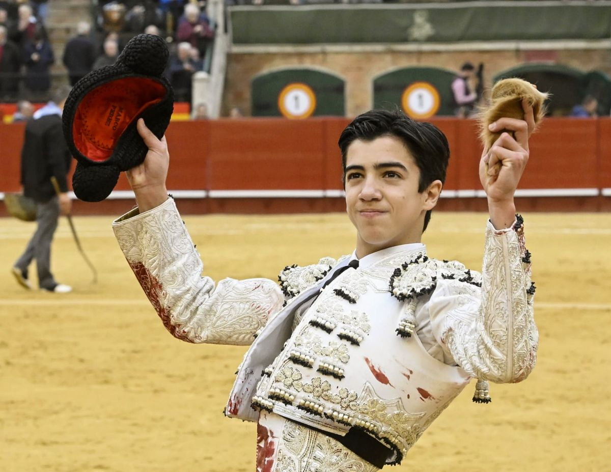 Marco Pérez roza la Puerta Grande en Valencia
