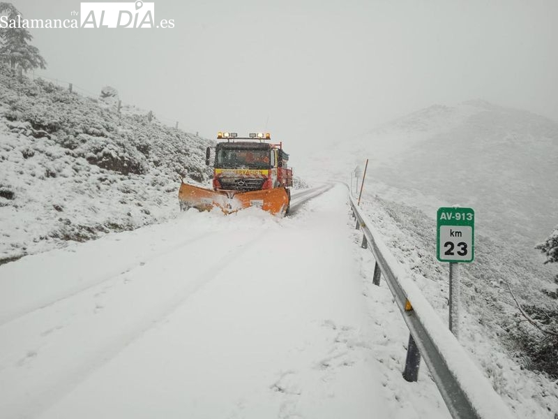 Tres carreteras de Salamanca continúan con restricciones por la nieve