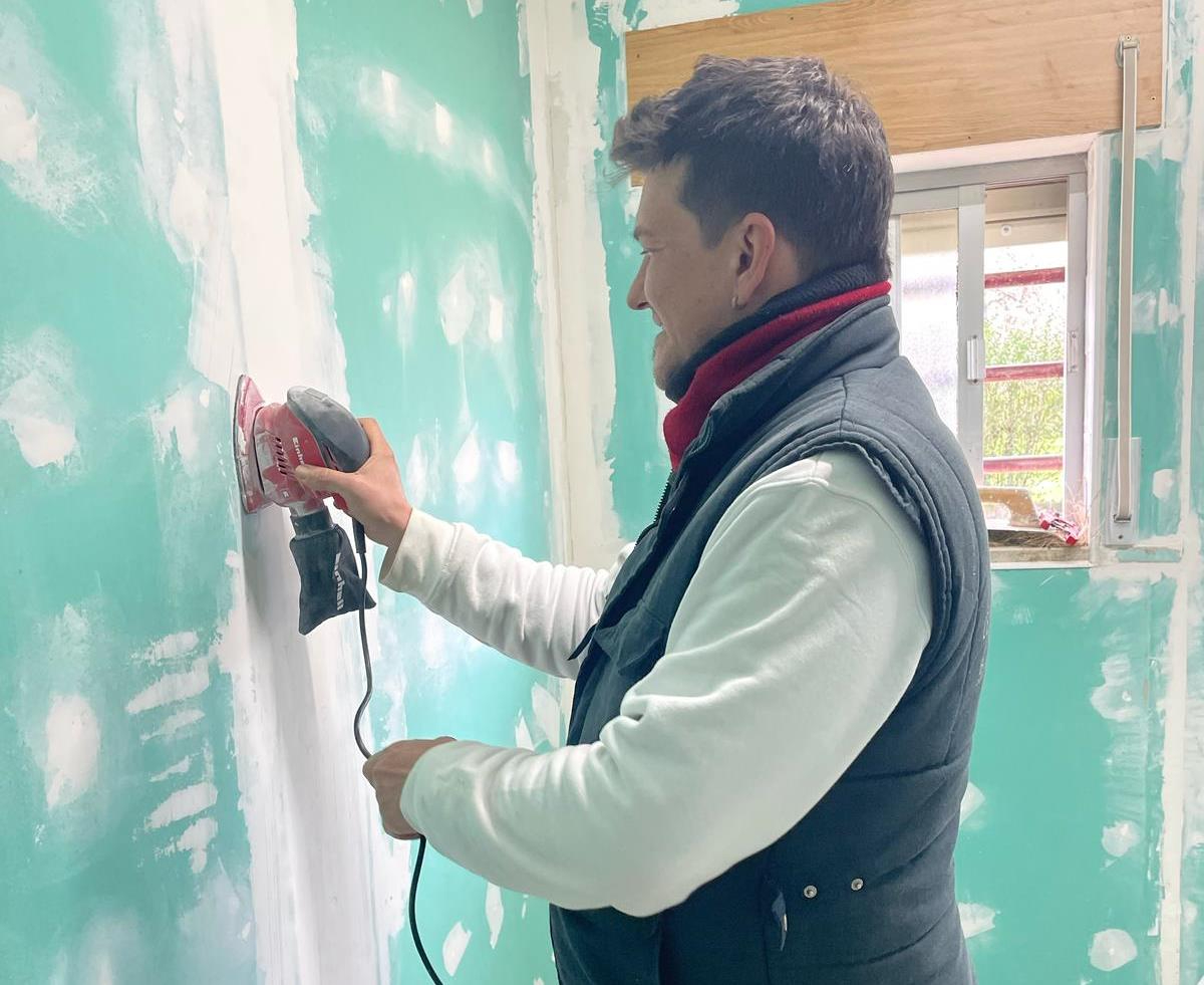 Navasfrías y Ciudad Rodrigo acogen las prácticas de la acción de pintura de Cáritas