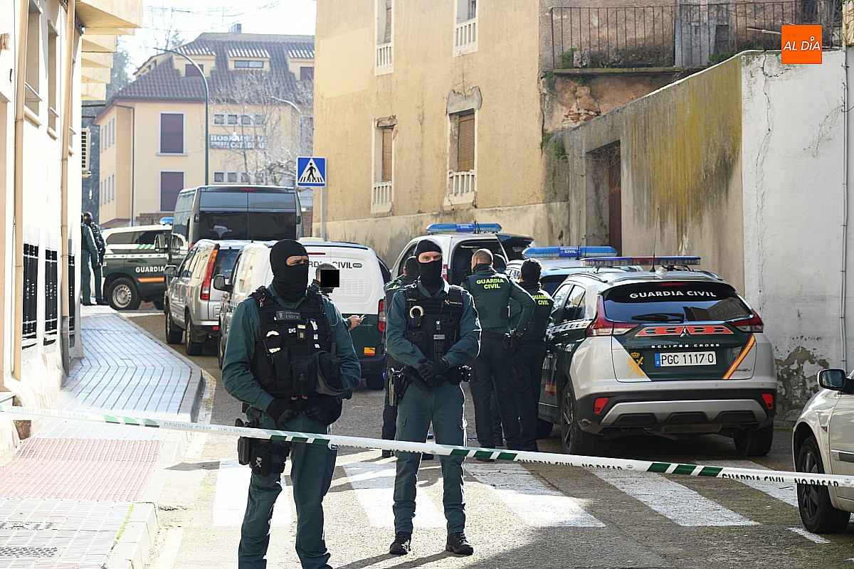 La Guardia Civil lleva a cabo una redada en la calle La Báscula de Ciudad Rodrigo