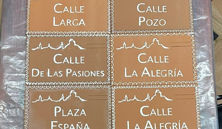 Torrejón de Alba estrena nueva señalización en calles y viviendas