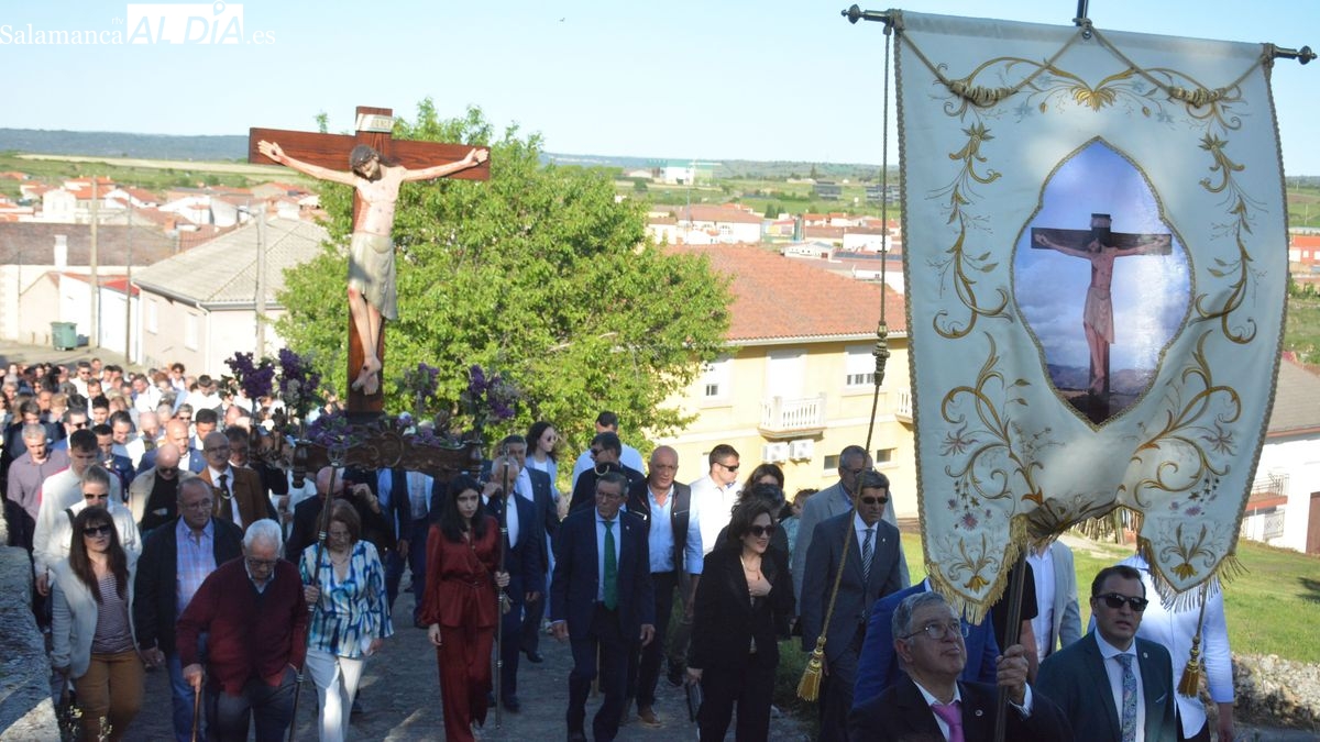 Los vecinos de Hinojosa de Duero arropan a la Cofradía en la celebración de la fiesta del Cristo de la Misericordia