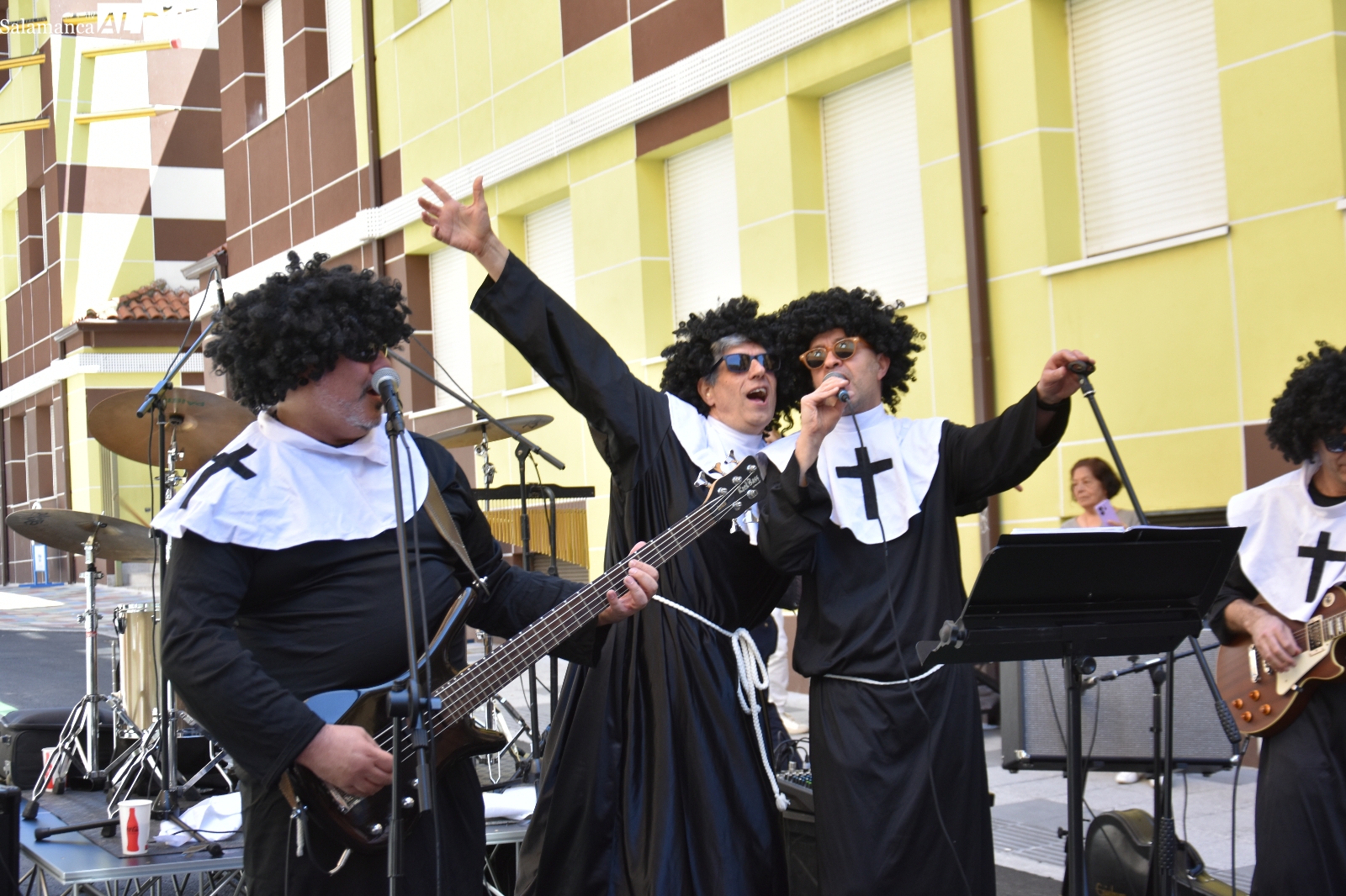 ‘The Bernardas’ llena de ritmo el barrio del Oeste