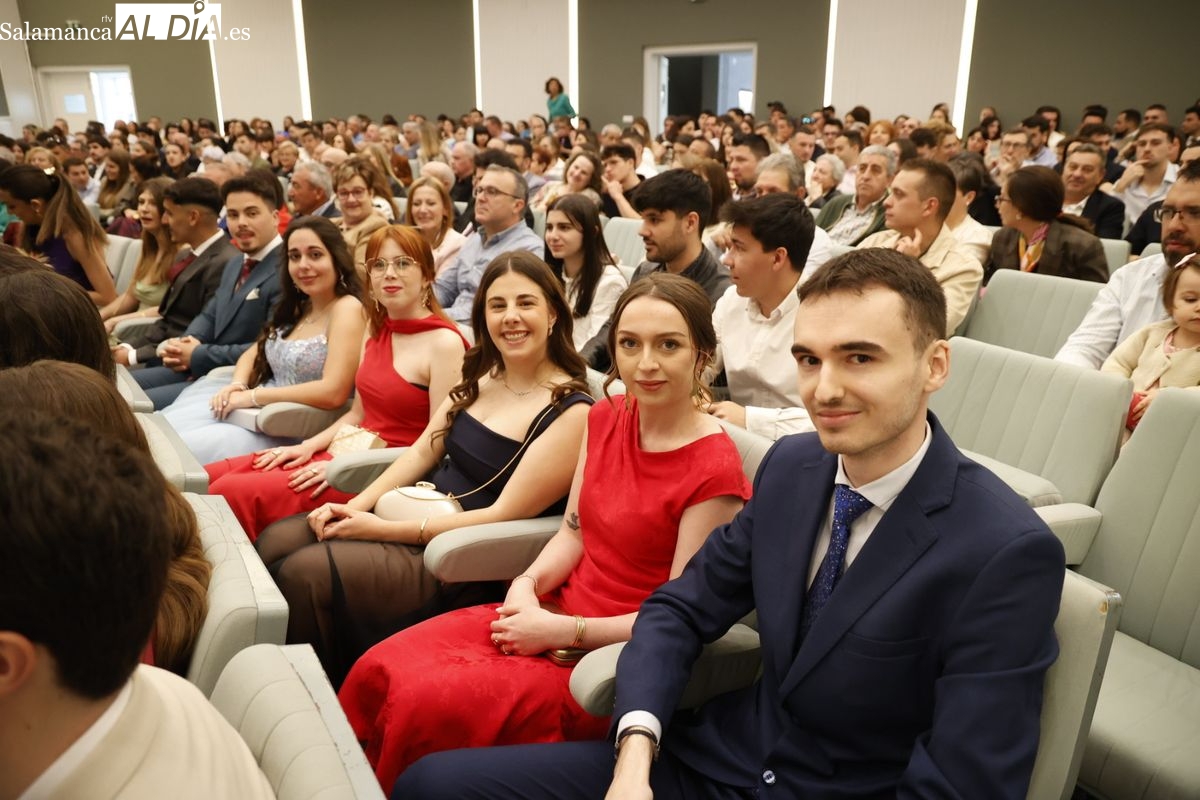 FOTOS | Emoción en la graduación del Grado en Química de la Universidad de Salamanca