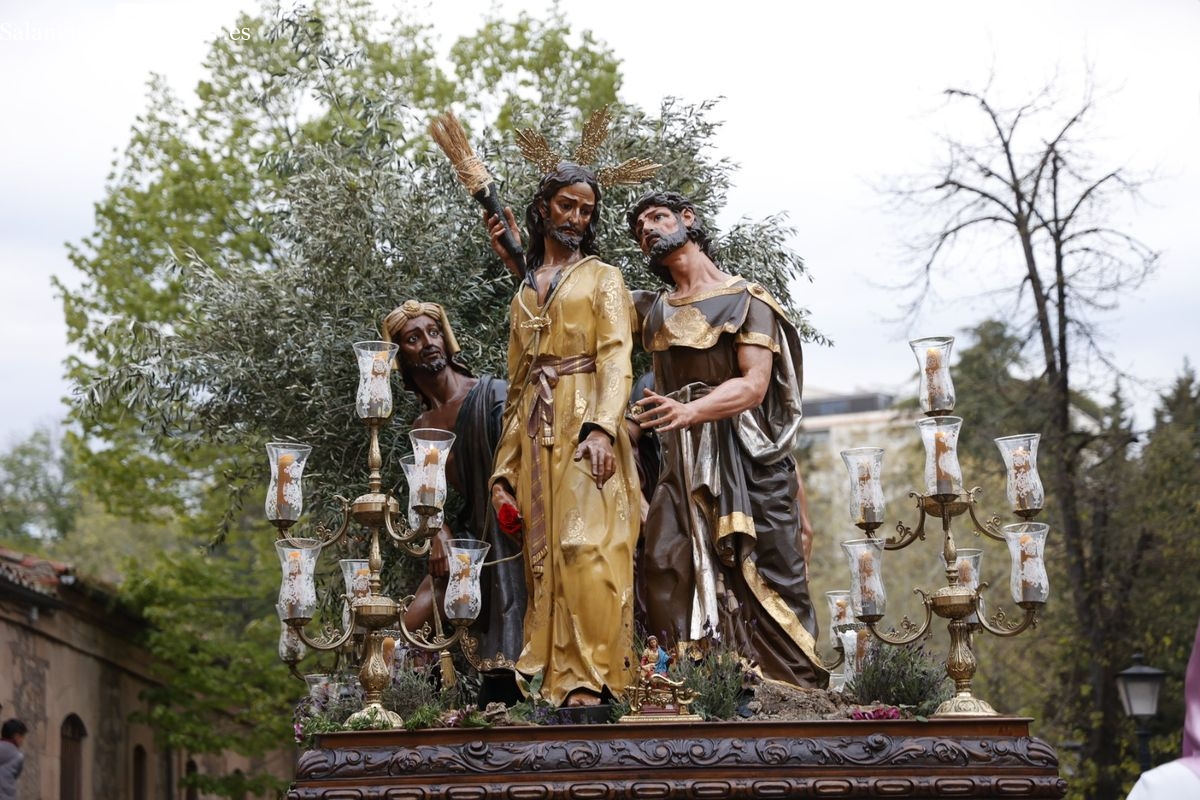 VÍDEO Y FOTOS | Ferviente e ilusionante procesión de la Seráfica Hermandad por Salamanca con Jesús ante Pilatos de nuevo a hombros