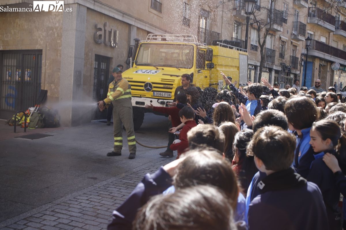 FOTOS | Agentes medioambientales conciencian a escolares de Salamanca sobre prevención de incendios
