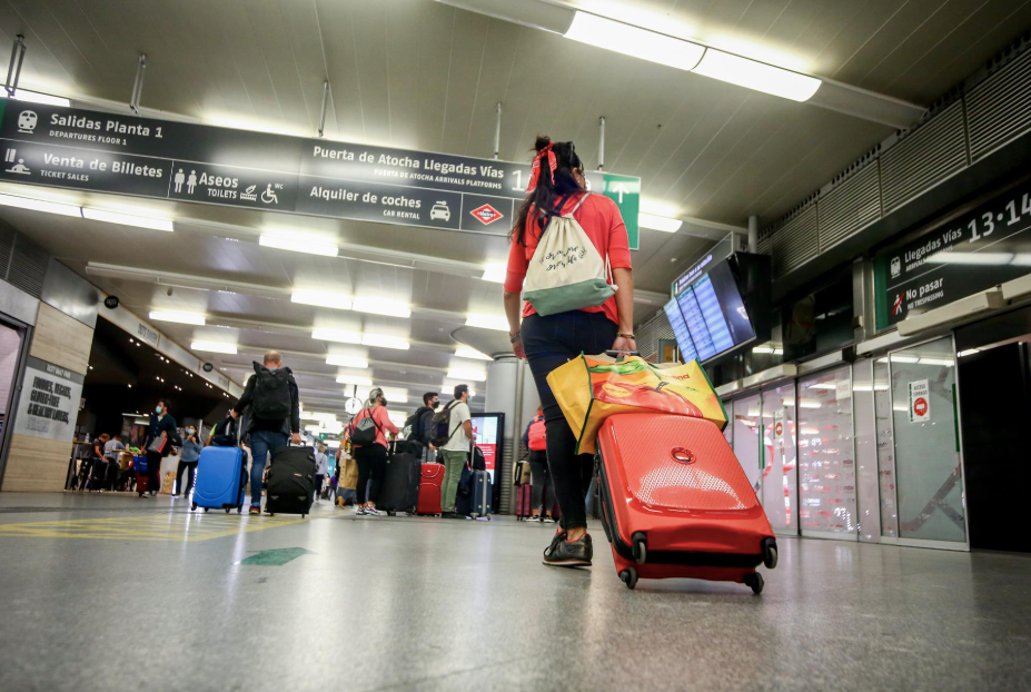 Renfe garantiza la devolución de los equipajes de los trenes evacuados tras el apagón del lunes