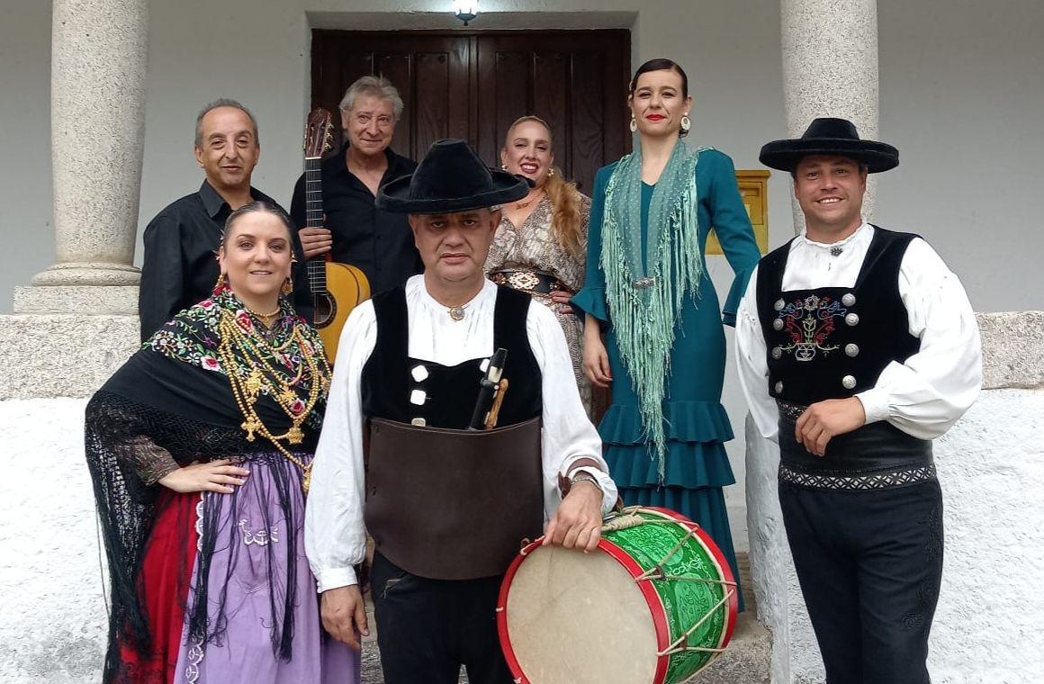 El grupo salmantino Charros y Gitanos, bandera del folclore salmantino en Osaka (Japón)