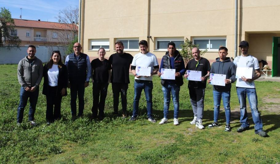 Llega a su final la acción de Pintura de Cáritas, que han completado cinco alumnos