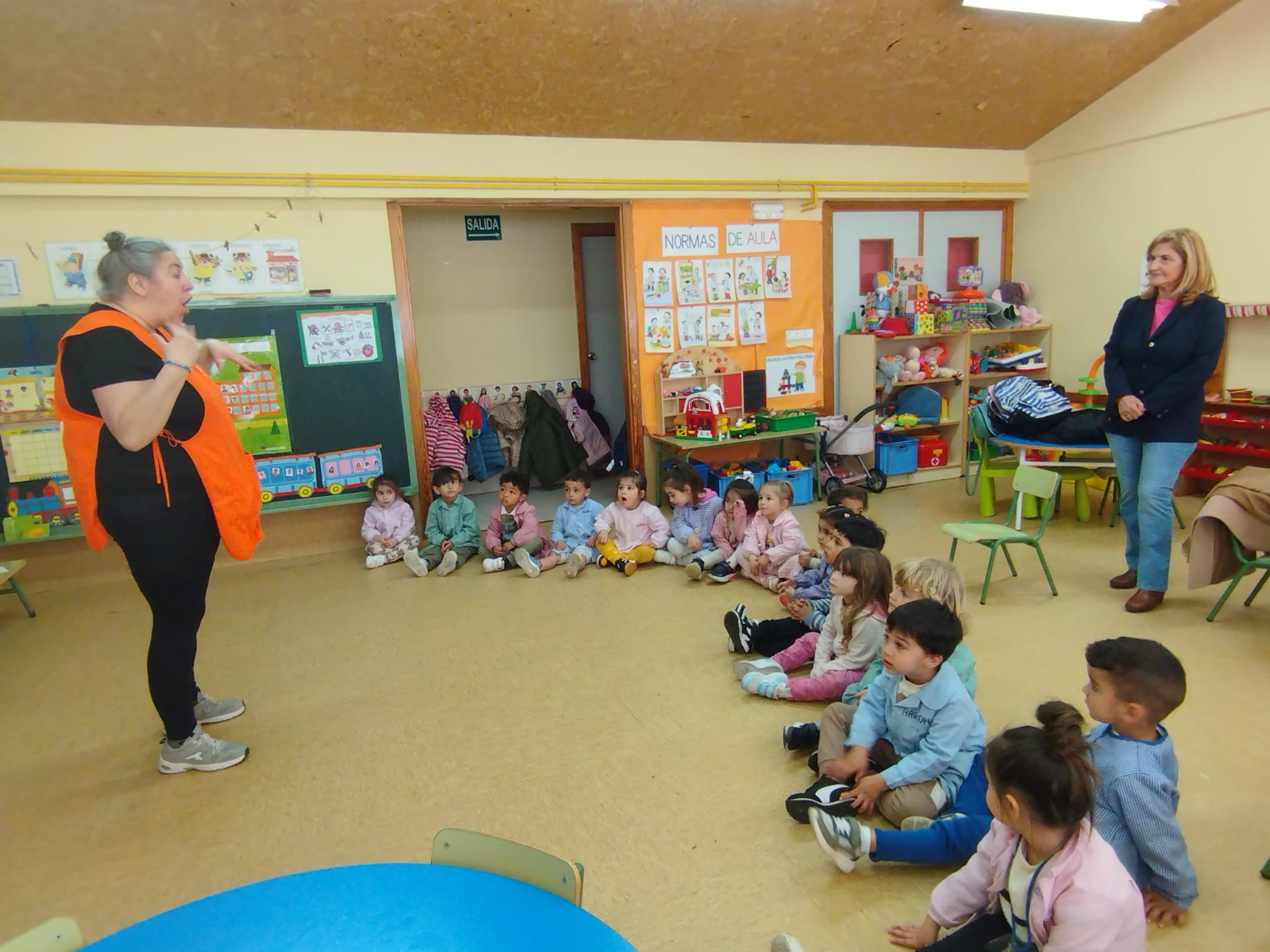 Los pequeños del Colegio Carmen Martín Gaite en Santa Marta inauguran el ciclo de cuentacuentos por la igualdad