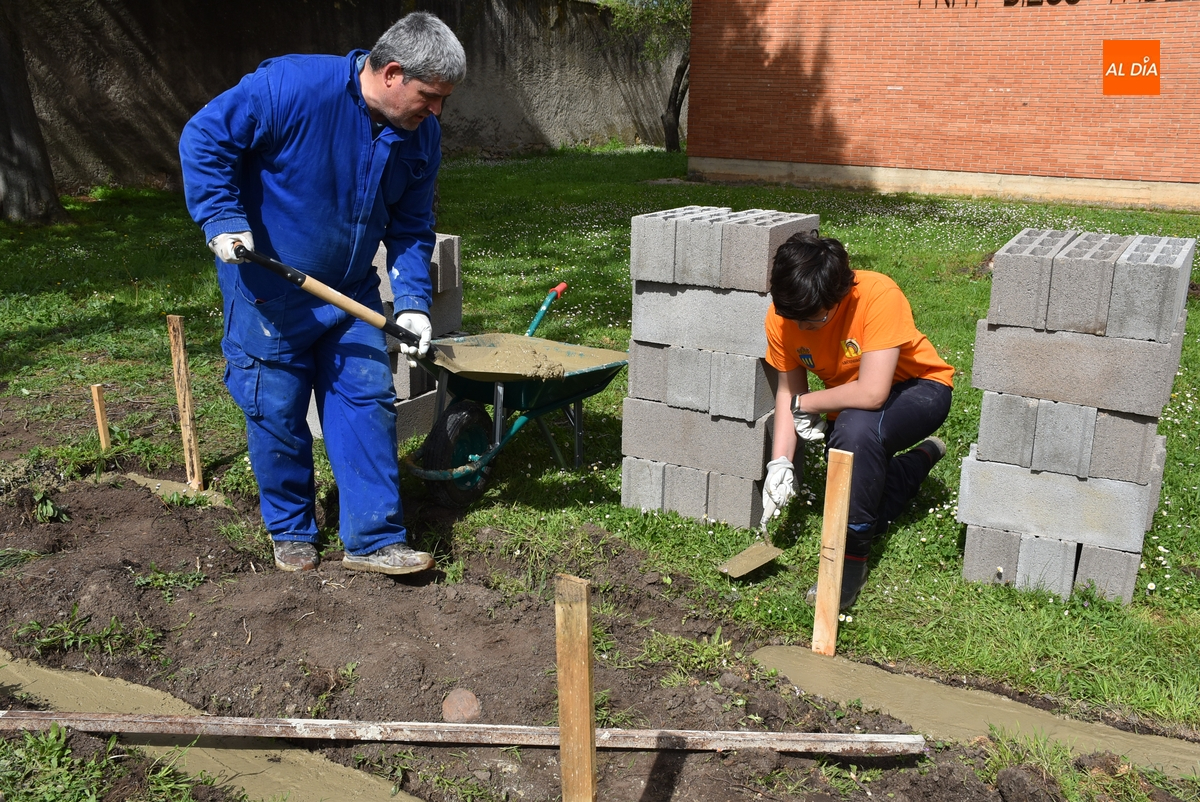 El IES Fray Diego aprovecha las vacaciones para avanzar en sus huertos