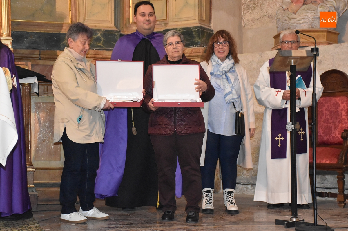 El Nazareno nombra Cofrades Honoríficas a Carmen y Toñi Álvarez