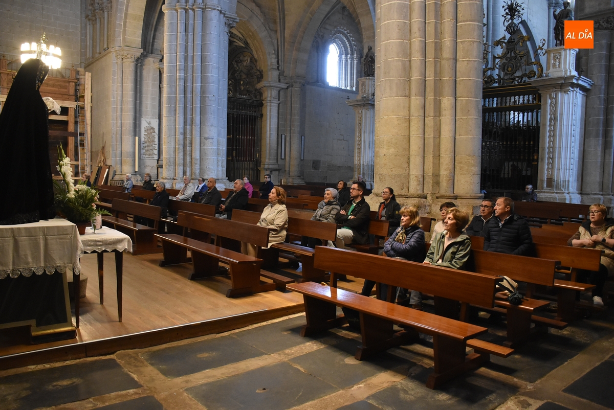Arranca la novena de La Soledad, que todavía no ha podido ser colocada en su carroza