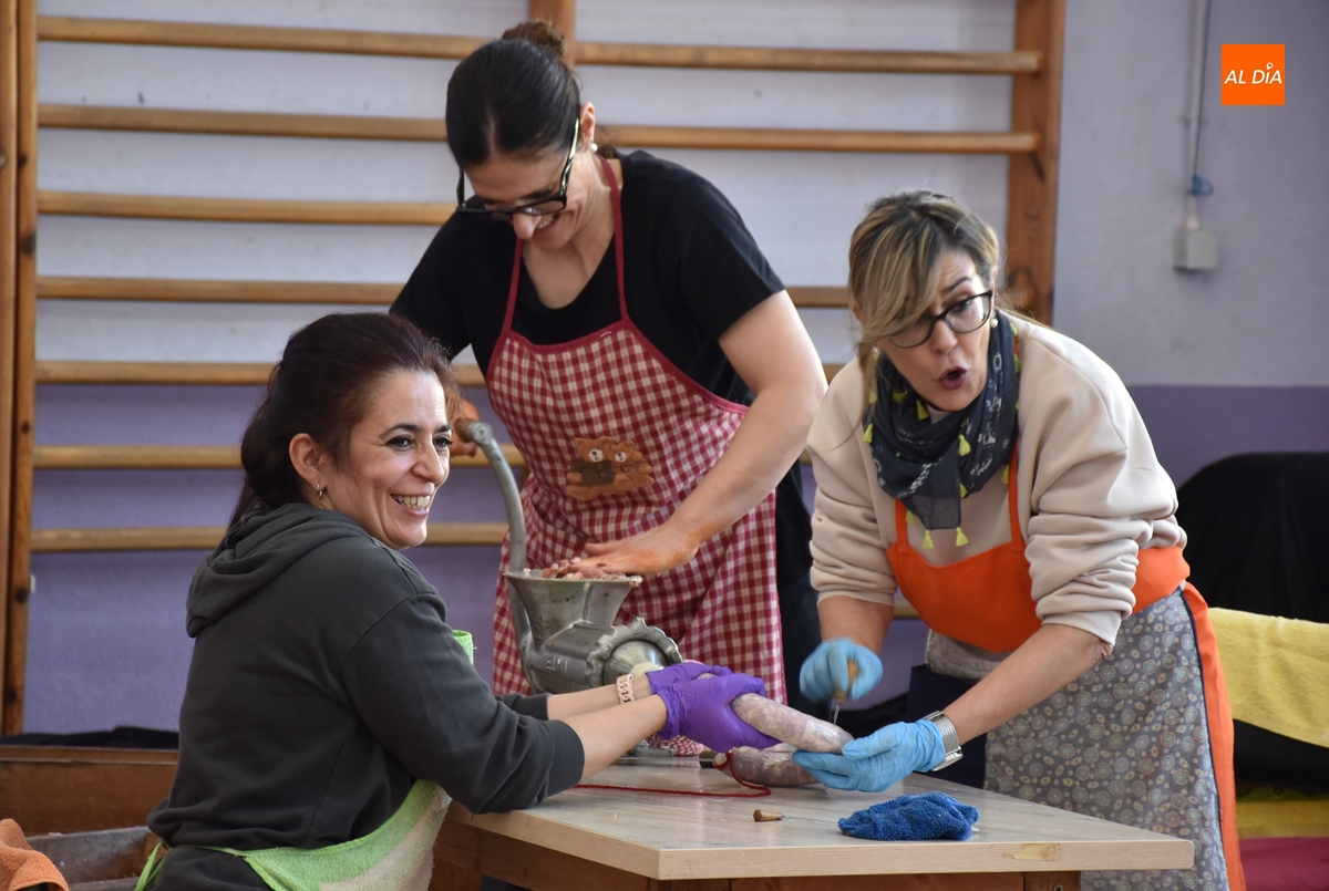 El Colegio San Francisco vive una mañana de matanza como arranque de su Semana Cultural