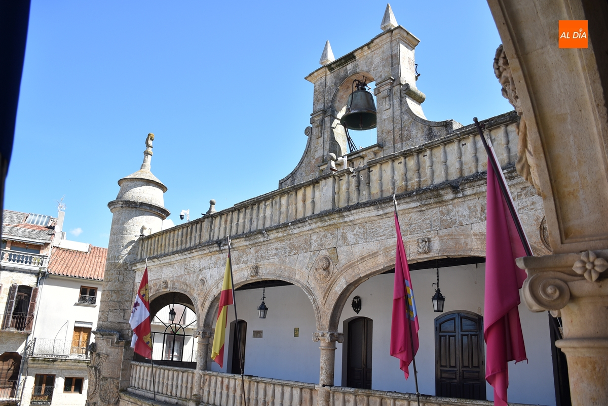 Una plaza libre y 4 de promoción interna en la Oferta de Empleo 2025 del Ayuntamiento mirobrigense