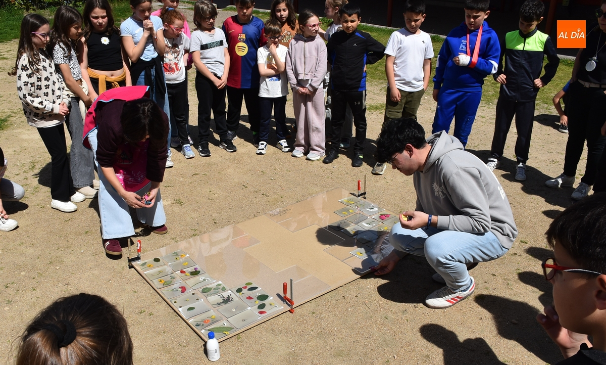 Los alumnos del Colegio Miróbriga prueban una técnica de impresión con 200 años de historia
