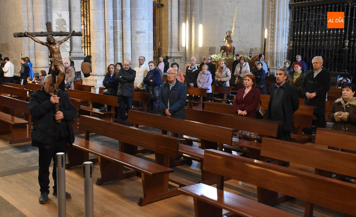 La Catedral reza el viacrucis en la señalada jornada del Viernes Santo