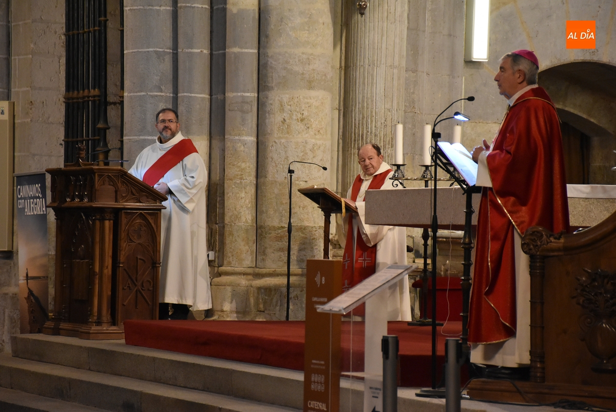 El Obispo preside los Oficios del Viernes Santo en la Catedral de Ciudad Rodrigo