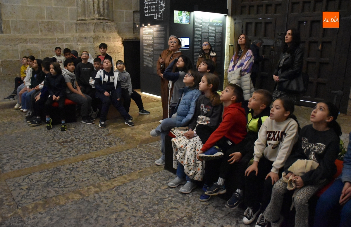 Alumnos de San Francisco visitan la Catedral con el Santo que les da nombre como eje