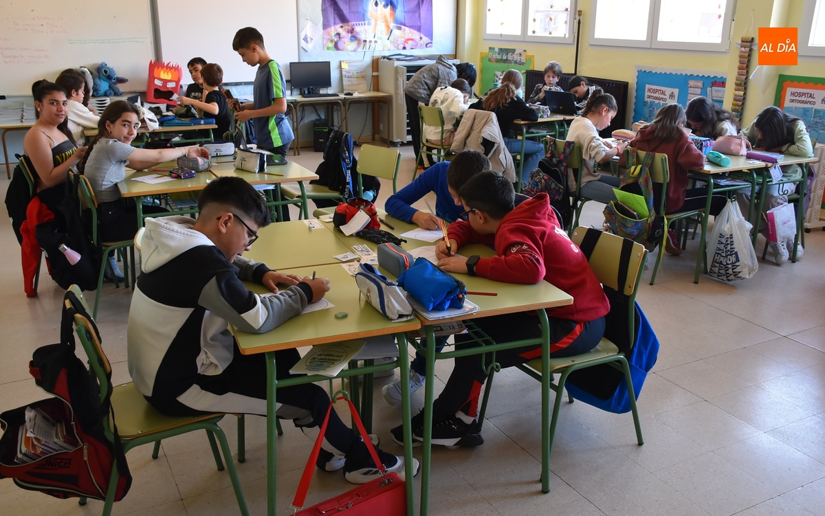 Los alumnos del Colegio Miróbriga crean taumátropos dentro de sus Jornadas Culturales