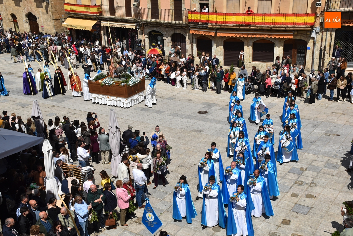Ciudad Rodrigo disfruta de su primera procesión en una despejada mañana con gran gentío