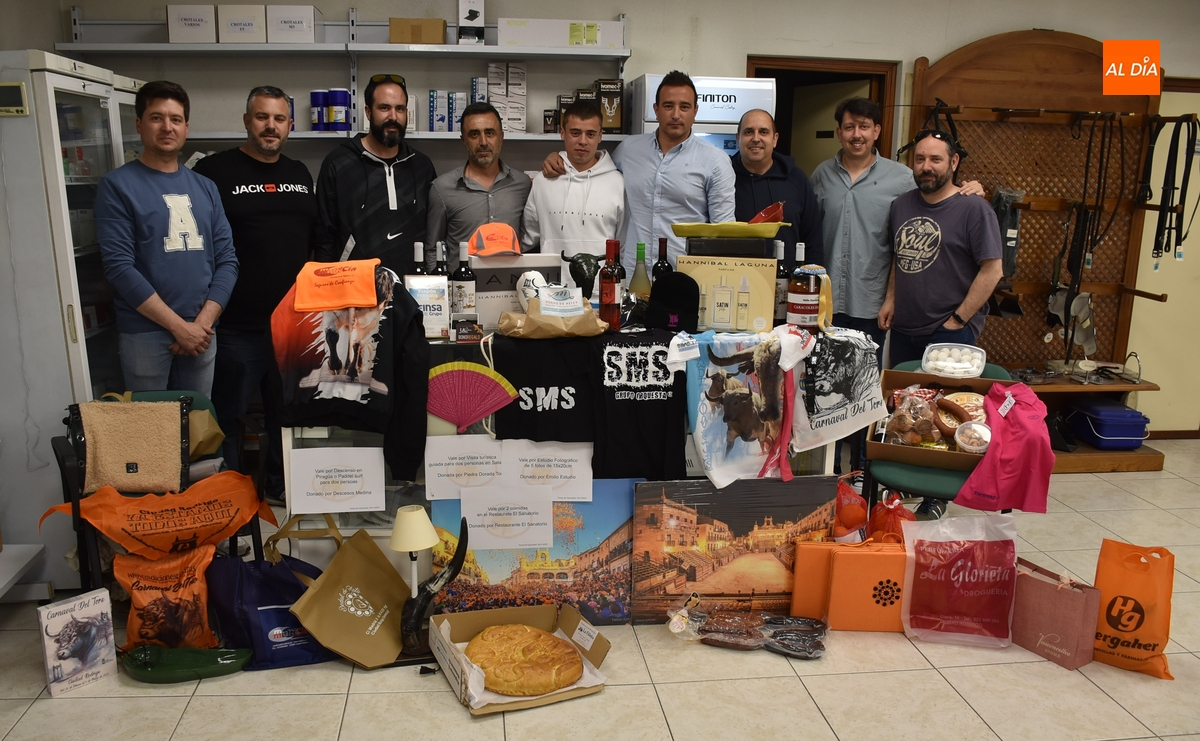 Carnavaldeltoro.es entrega la mayor parte de los regalos de su Cesta del Antruejo 2025