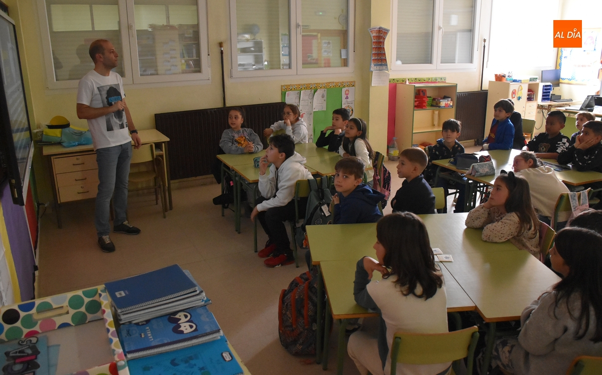 Los alumnos del Colegio Miróbriga visionan la 1ª película de la historia