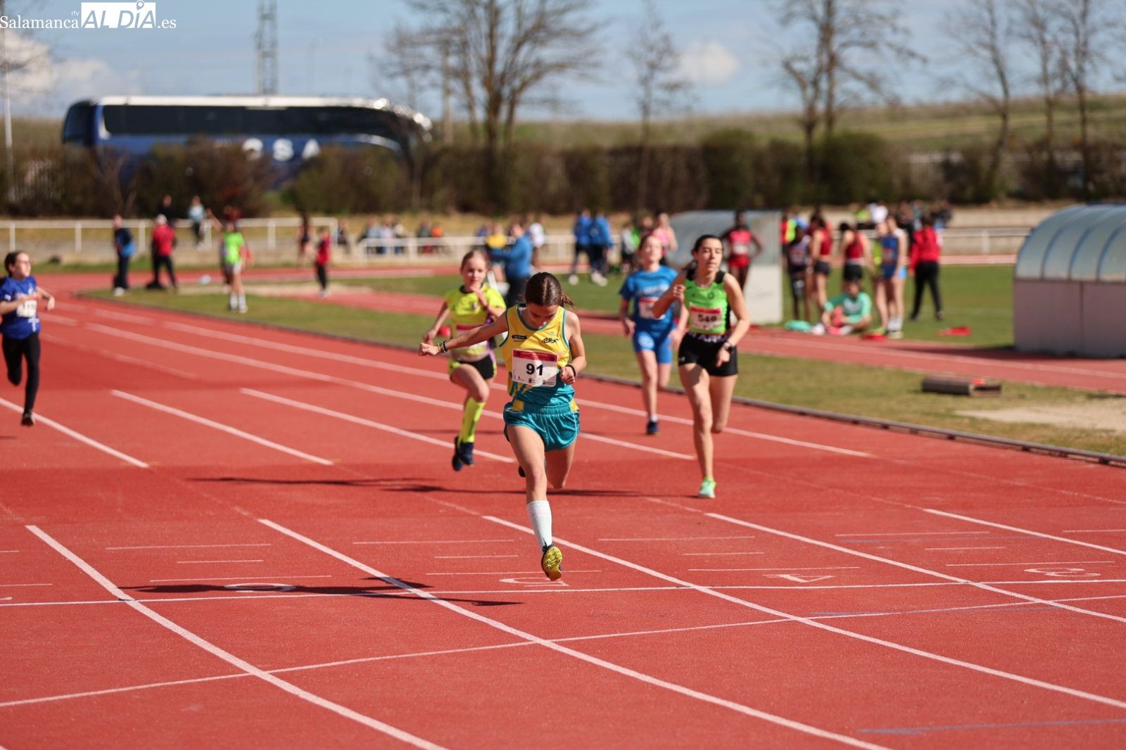 Máxima emoción en la segunda jornada de infantil y juvenil de atletismo en los Juegos Escolares (FOTOS)