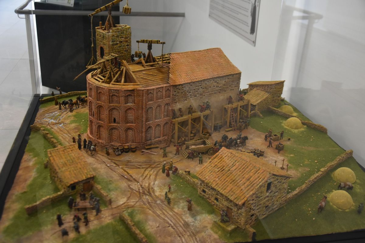Alberto Mateos Jurado crea dos dioramas sobre la época medieval de Alba de Tormes