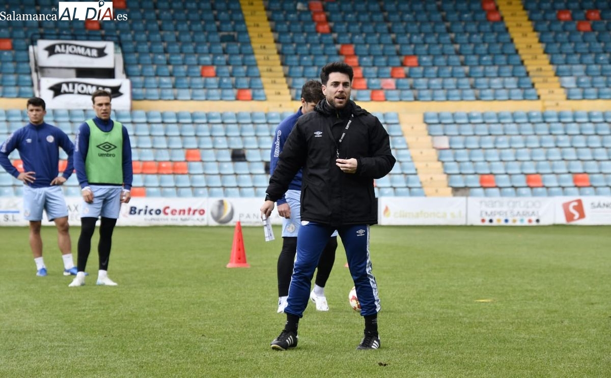 FOTOS | Jorge García transmite un ritmo intenso a los jugadores en el primer entrenamiento semanal del Salamanca UDS