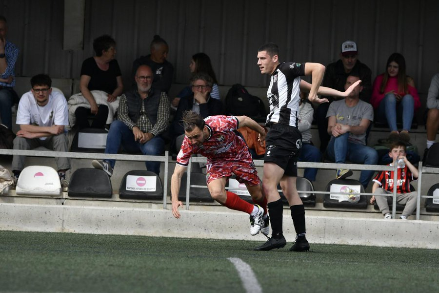 El CD Guijuelo pierde en la final con el Escobedo y se aleja de la salvación (2-0)