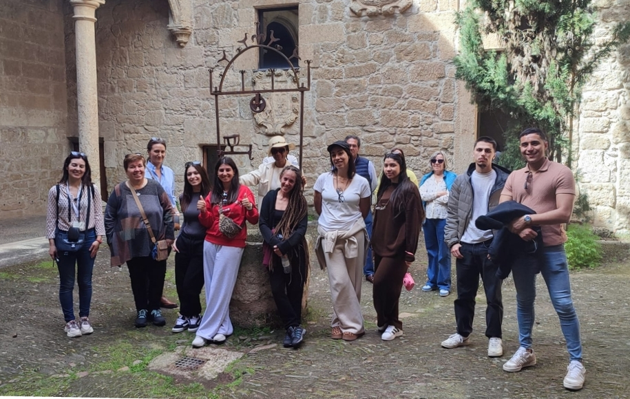 Profesores y alumnos de Alcochete conocen Miróbriga de la mano de la EOI en un proyecto Erasmus+